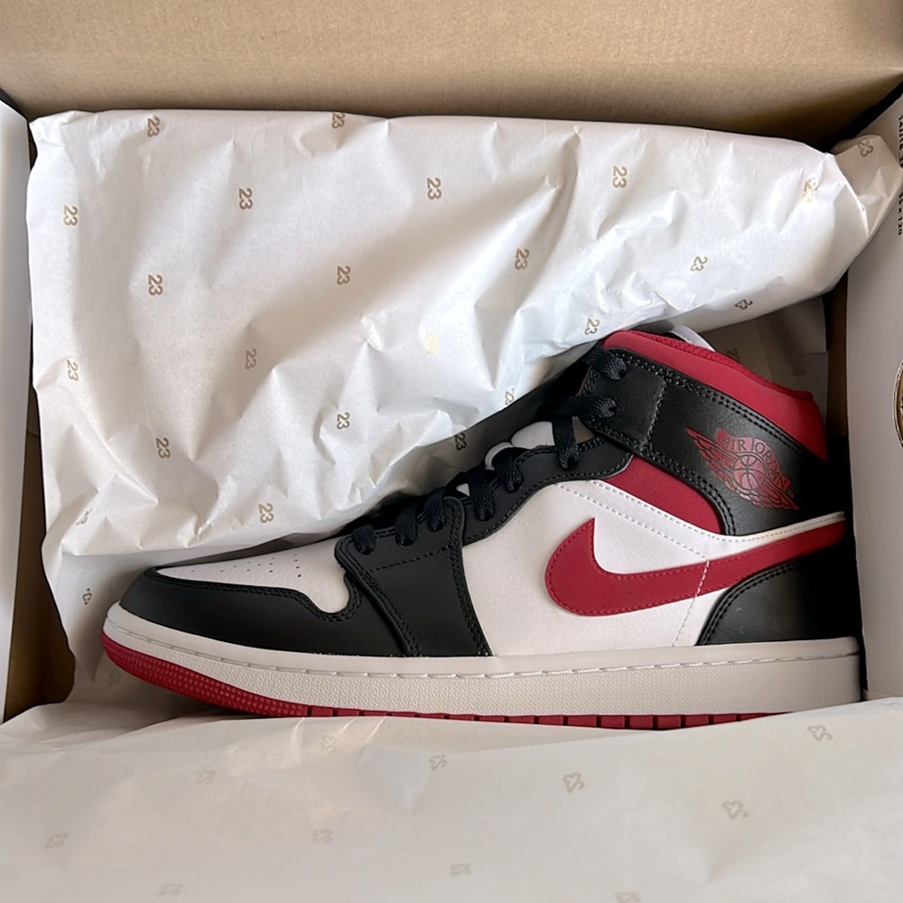 Jordan 1 Mid Gym Red
